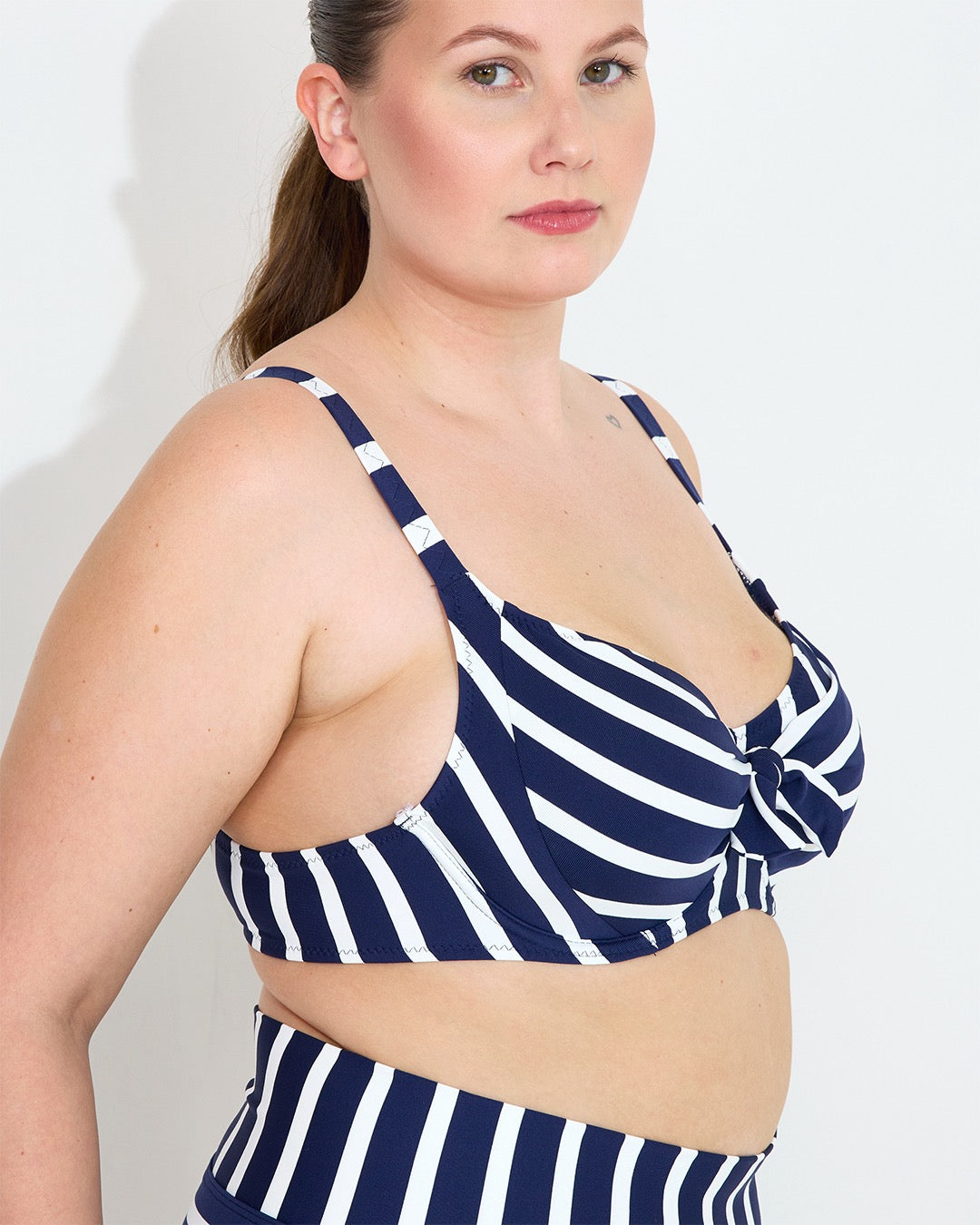 DOLLY bikinitopp med spile uvattert Navy