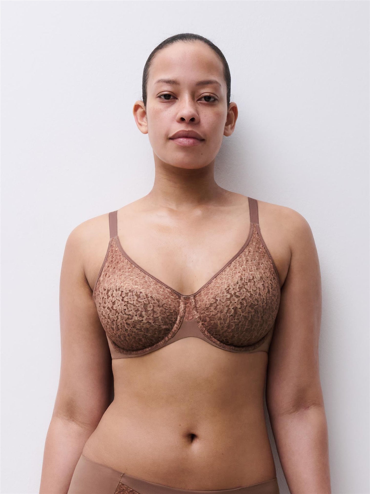 Norah Bh med spile Brown