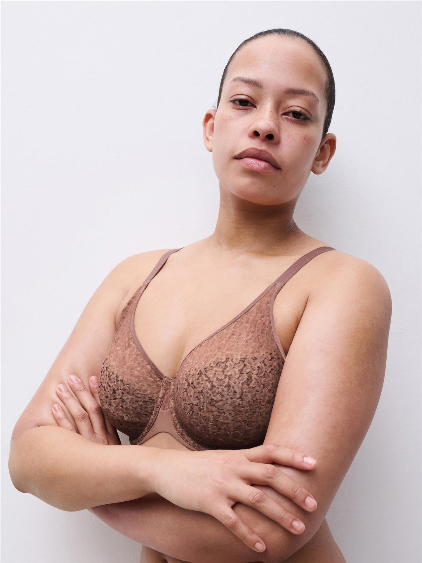 Norah Bh med spile Brown
