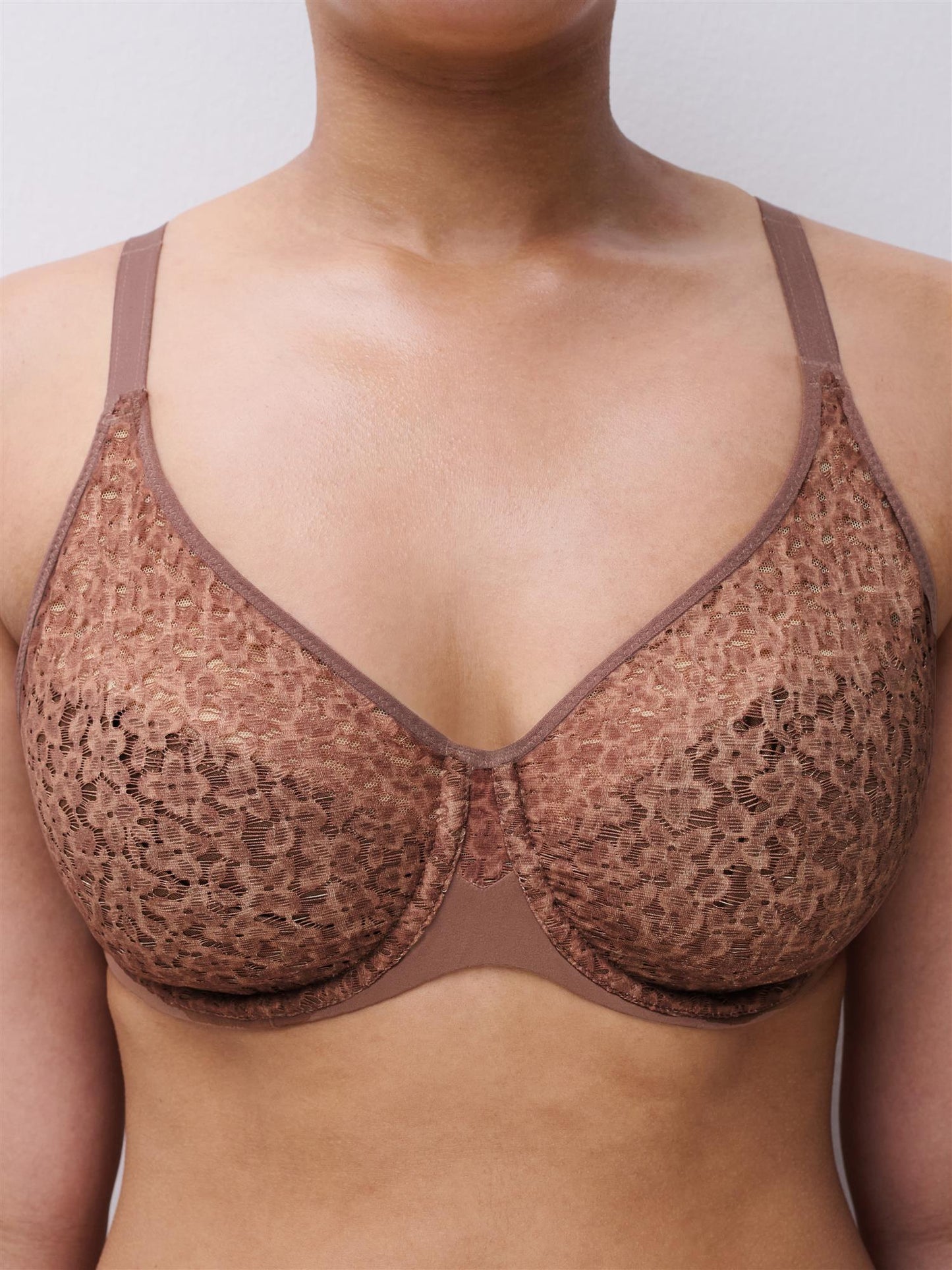 Norah Bh med spile Brown