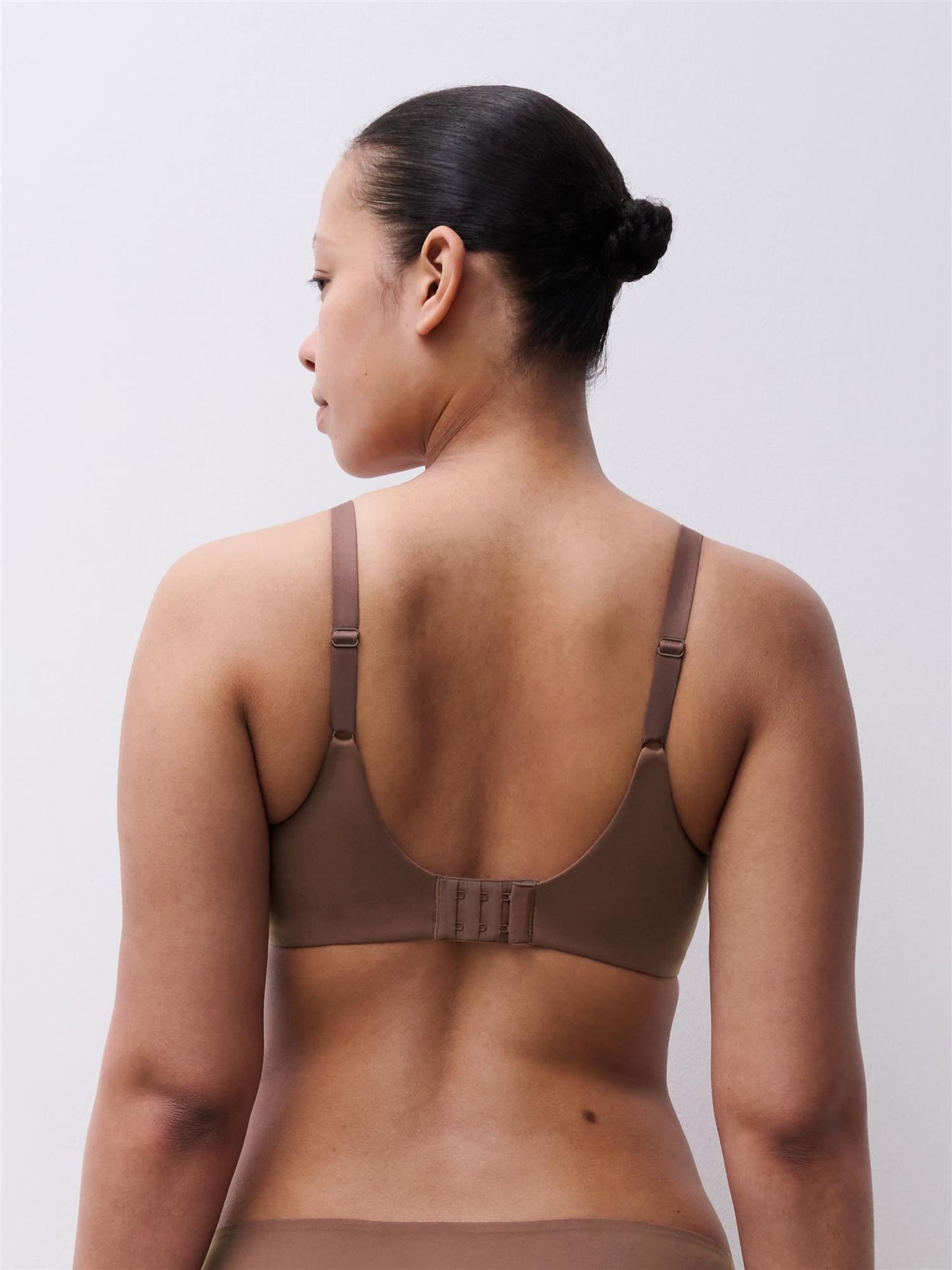 Norah Bh med spile Brown