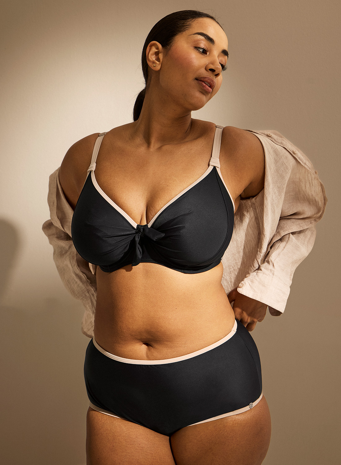 BAHAMAS bikinitopp uvattert med spile Black